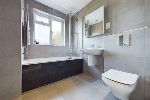 74 Queens Walk, Ruislip, HA4 0LU