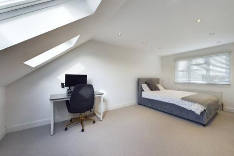 74 Queens Walk, Ruislip, HA4 0LU