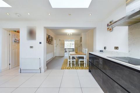 74 Queens Walk, Ruislip, HA4 0LU
