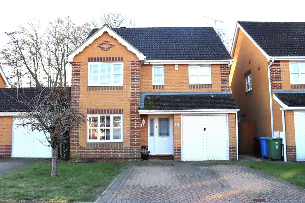 Wisley Gardens, Farnborough GU14 4 bed detached house for sale £550,000
