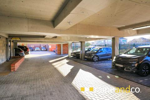 2 bedroom penthouse for sale, Great North Road, Old Hatfield