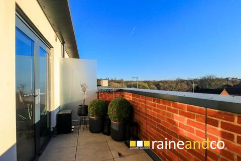 2 bedroom penthouse for sale, Great North Road, Old Hatfield
