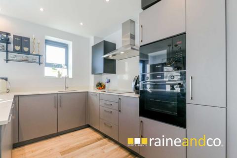 2 bedroom penthouse for sale, Great North Road, Old Hatfield