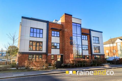 2 bedroom penthouse for sale, Great North Road, Old Hatfield
