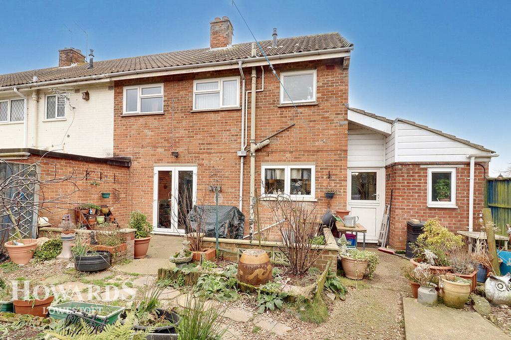 Springfield Gardens, Lowestoft 4 bed end of terrace house for sale £210,000