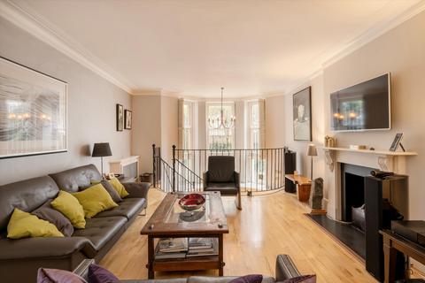 3 bedroom flat for sale, Drayton Gardens, London, SW10.