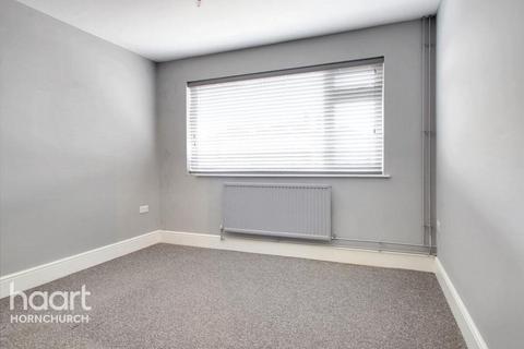 2 bedroom maisonette to rent, Ethelburga Road, Romford