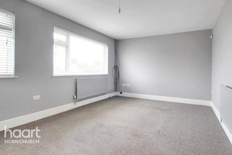 2 bedroom maisonette to rent, Ethelburga Road, Romford
