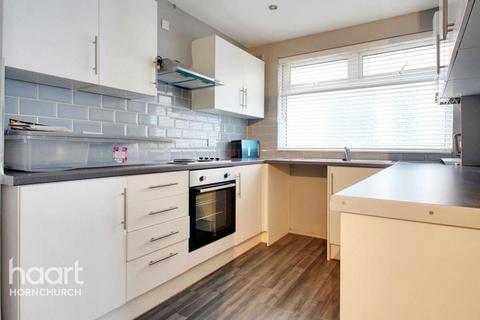 2 bedroom maisonette to rent, Ethelburga Road, Romford
