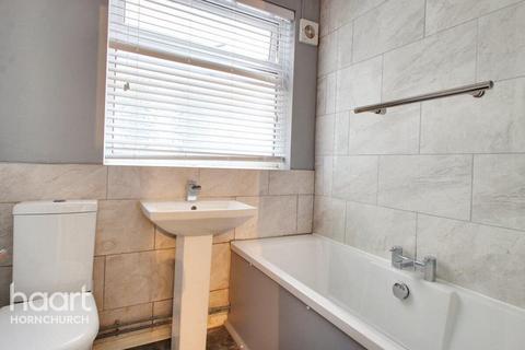 2 bedroom maisonette to rent, Ethelburga Road, Romford