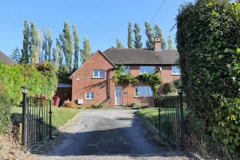 3 bedroom semi-detached house to rent, Fernhurst