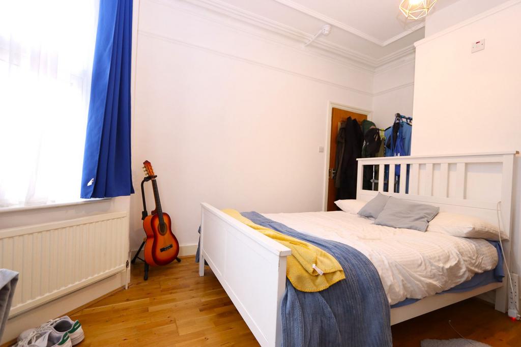 Rutland Gardens, London N4 Property to rent £700 pcm (£162 pw)