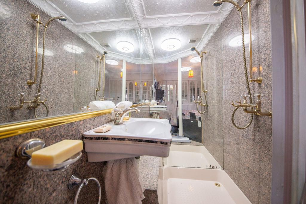 Ensuite