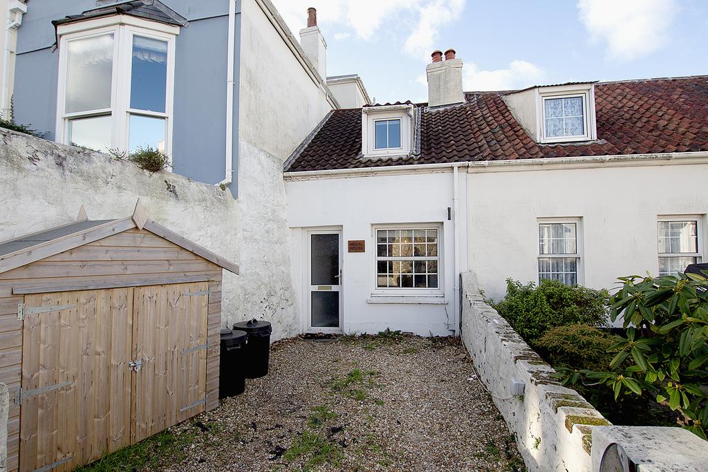 1 Belmont Cottages, Les Croutes, St... 2 bed property for sale £425,000
