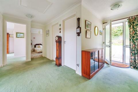 3 bedroom detached bungalow for sale, NO CHAIN, CLOSE TO CENTRE, STORRINGTON, RH20