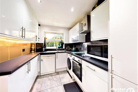 2 bedroom flat for sale - Ladys Close, Watford, WD18