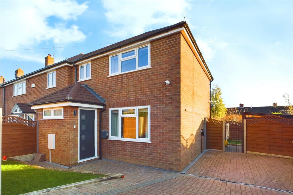 Sandringham Way, Calcot, Reading, Berkshire, RG31 2 bed end of terrace