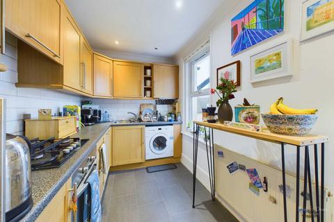 2 bedroom apartment for sale, Chiswick Place, Eastbourne