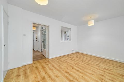 3 bedroom apartment to rent, Hazelhurst Rd, Tooting SW17