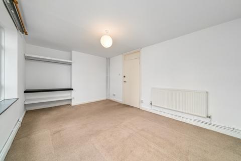3 bedroom apartment to rent, Hazelhurst Rd, Tooting SW17