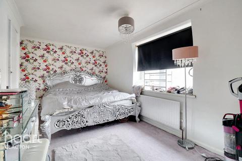 3 bedroom terraced house for sale - Lake Walk, Clacton-On-Sea