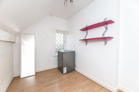 2 bedroom flat for sale, Station Road, Otley, West Yorkshire, LS21
