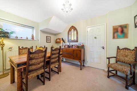 18 Phoenix Drive, Keston, BR2 8HS
