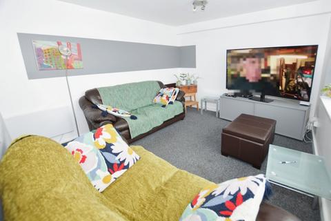 2 bedroom flat for sale, Highclere Avenue, Salford, Greater Manchester, M7
