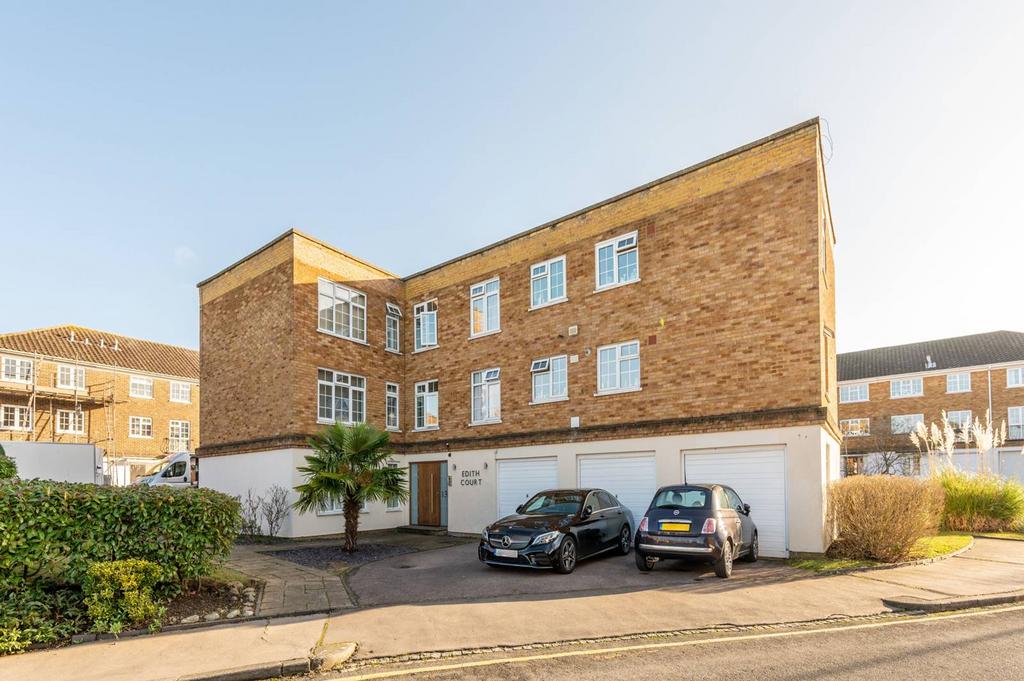 Paul Gardens, East Croydon, Croydon, CR0 2 bed flat for sale £325,000