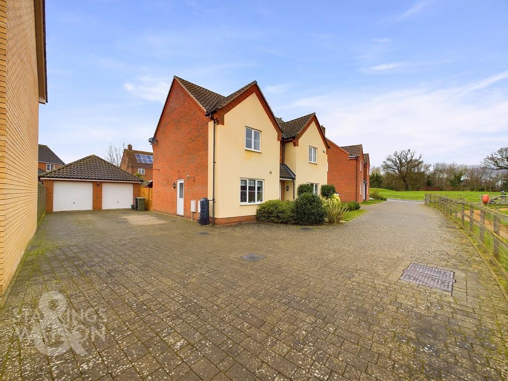 Maurecourt Drive, Brundall, Norwich 4 bed detached house for sale £