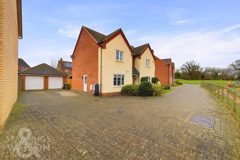 4 bedroom detached house for sale, Maurecourt Drive, Brundall, Norwich