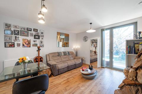 1 bedroom flat for sale, Kidderpore Green, Hampstead, London, NW3