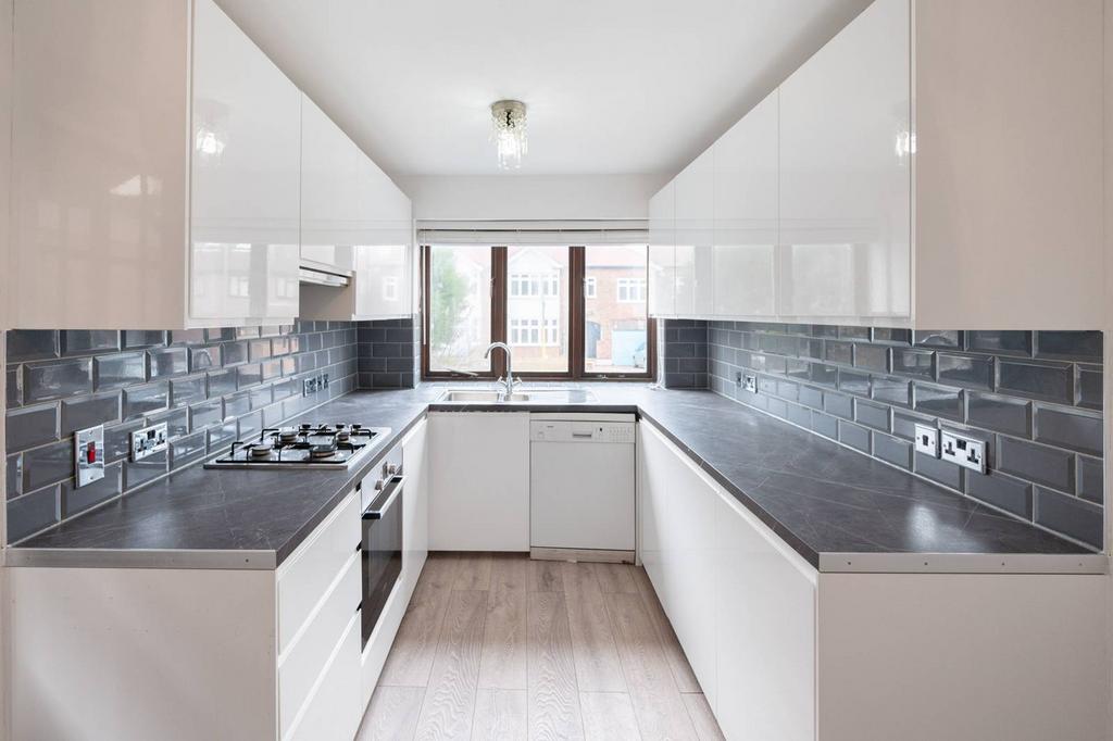 Monks Avenue, EN5 4 bed semidetached house for sale £925,000