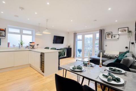 Flat 4, 25 Monahan Avenue, Purley, CR8 3BB