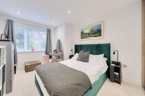 Flat 4, 25 Monahan Avenue, Purley, CR8 3BB