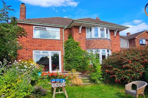3 bedroom detached house for sale, Lichfield Avenue, Hereford HR1