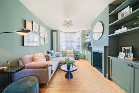 12 Grays Road, Godalming, GU7 3LT