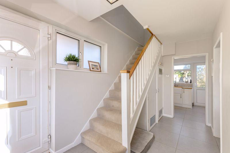 Farhalls Crescent, Horsham 3 bed semidetached house for sale £460,000