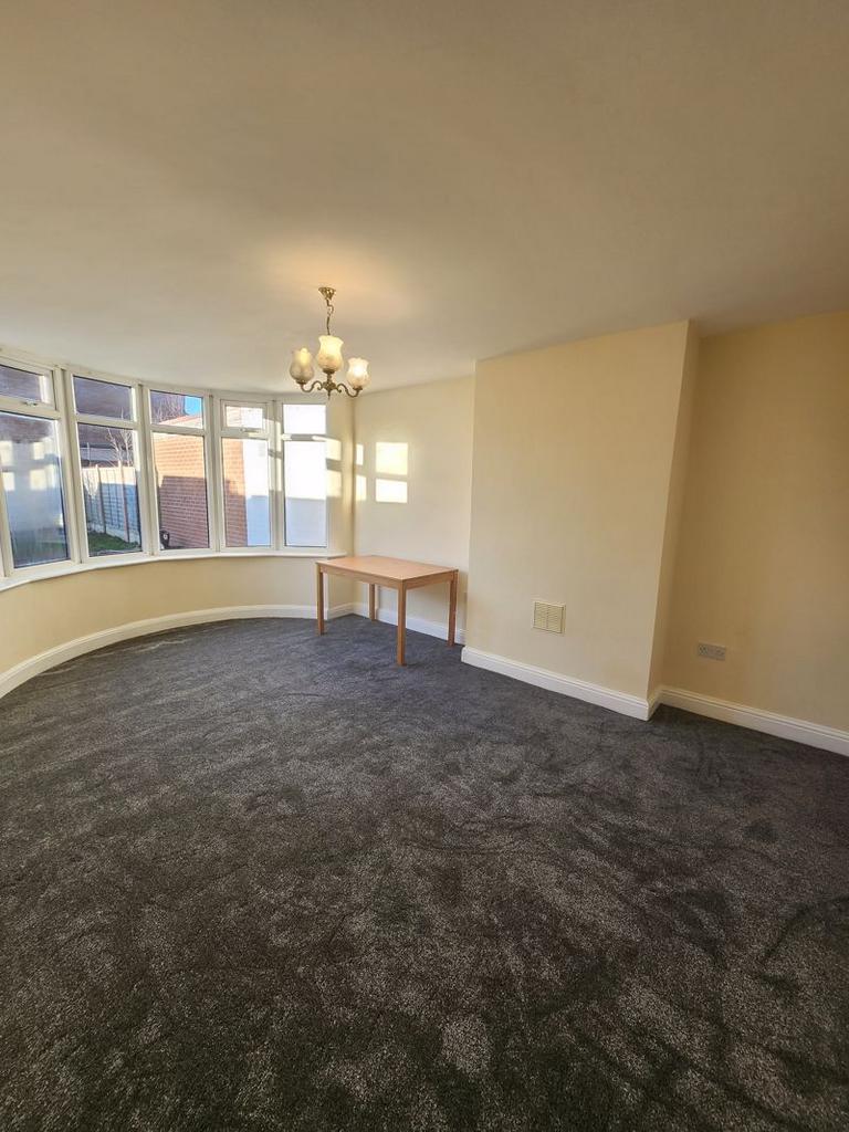 Throne Road, Rowley Regis B65 4 bed semidetached house £1,400 pcm (£