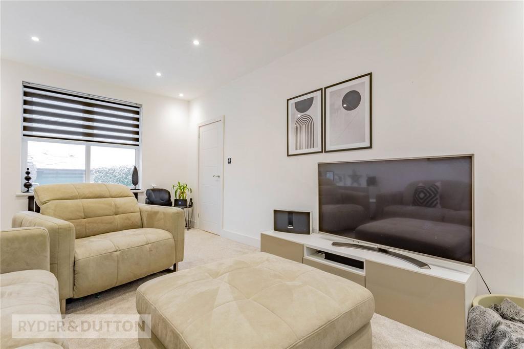 Birch Road, Wardle, Rochdale, Greater Manchester, OL12 3 bed semi