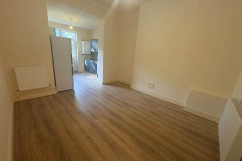 2 bedroom flat to rent, Graham Road, Hackney, London