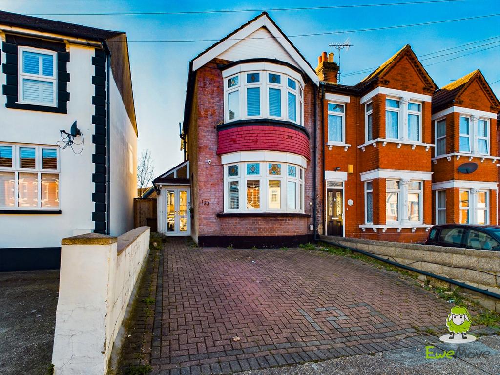 Nelson Road, Gillingham, Kent, ME7 3 bed end of terrace house for sale