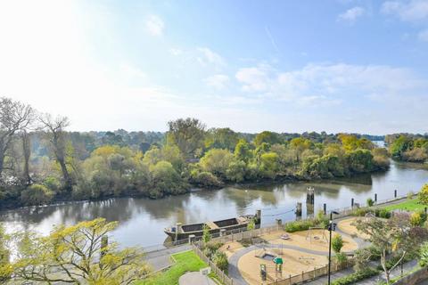 23 Holland Gardens, Brentford, TW8 0BE