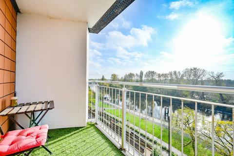 23 Holland Gardens, Brentford, TW8 0BE