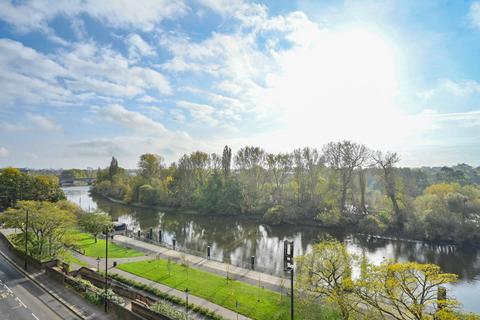 23 Holland Gardens, Brentford, TW8 0BE