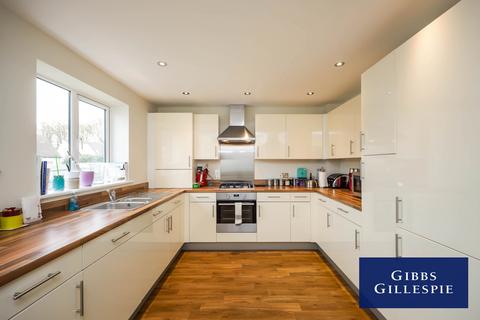 3 bedroom semi-detached house to rent, Grange Road, Chalfont St Peter, SL9