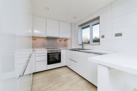 2 bedroom flat to rent - Silver Birch Close, Friern Barnet, London, N11
