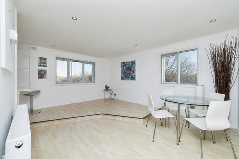2 bedroom flat to rent - Silver Birch Close, Friern Barnet, London, N11