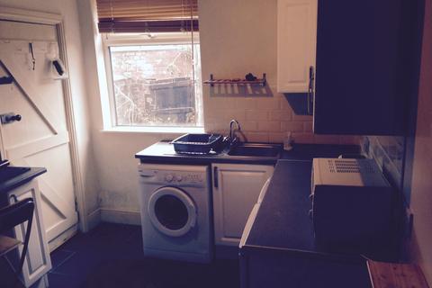 3 bedroom terraced house to rent, Olivia Grove, Fallowfield, Manchester, M14