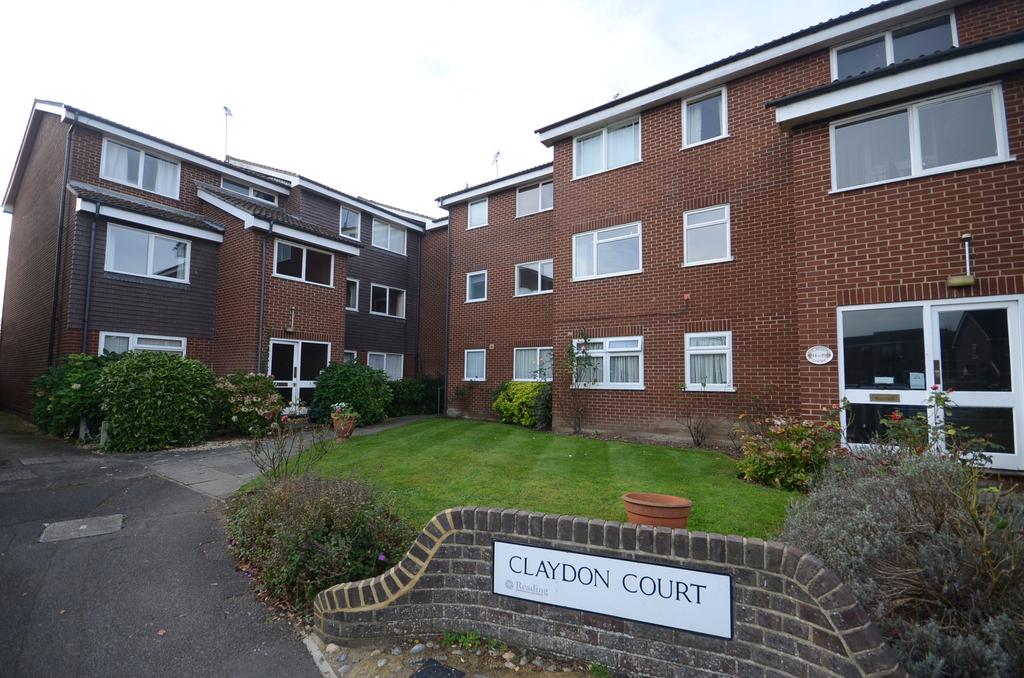 Claydon Court, Caversham 2 bed apartment £1,050 pcm (£242 pw)